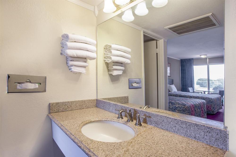 Americas Best Value Inn St. Joseph At I-29 Bagian luar foto