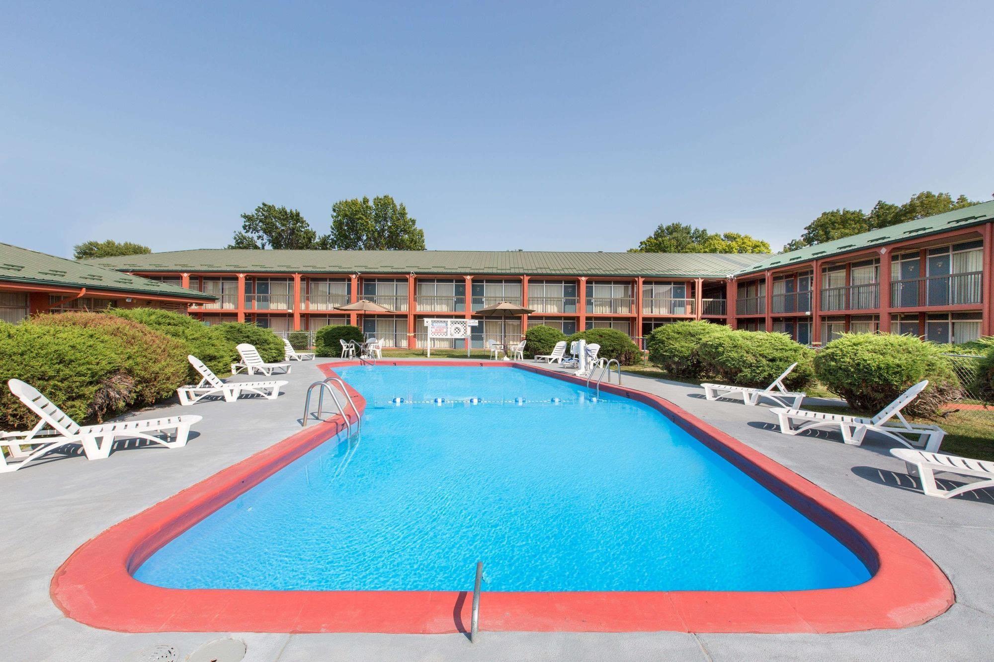 Americas Best Value Inn St. Joseph At I-29 Bagian luar foto