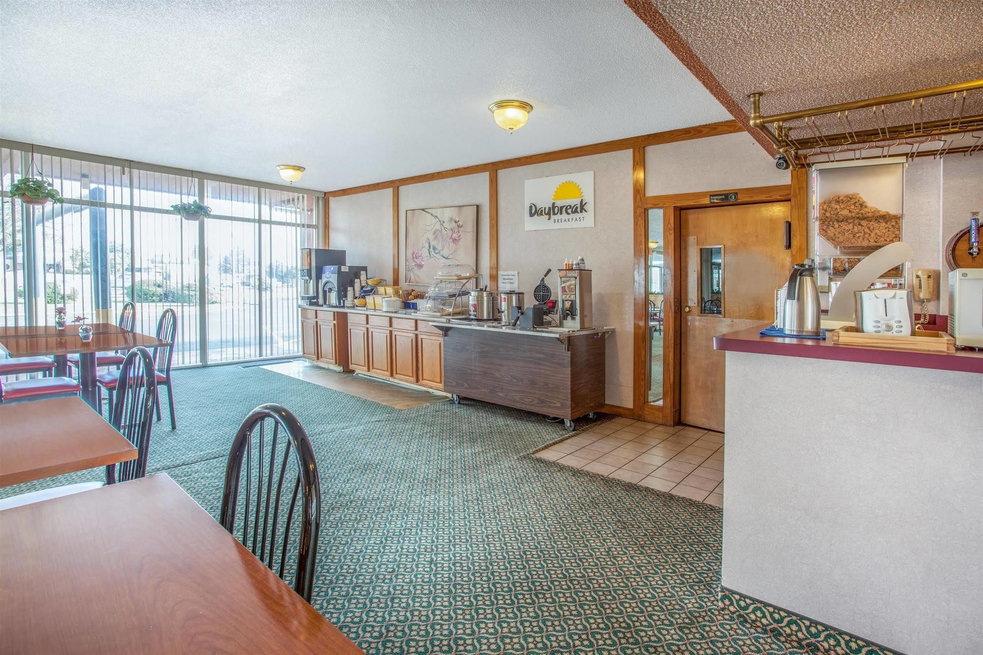 Americas Best Value Inn St. Joseph At I-29 Bagian luar foto