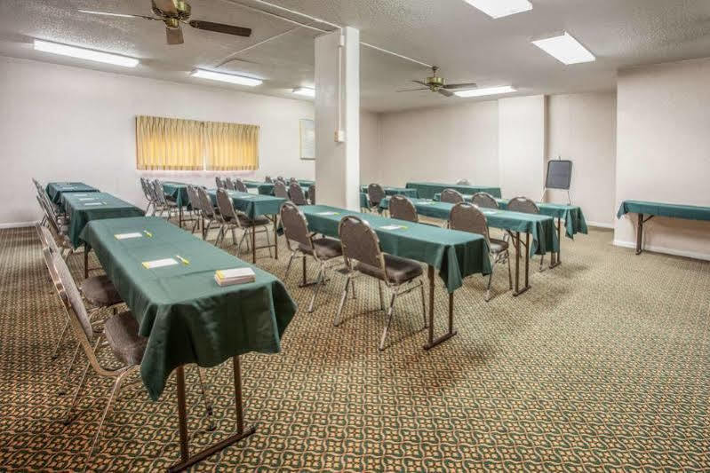 Americas Best Value Inn St. Joseph At I-29 Bagian luar foto
